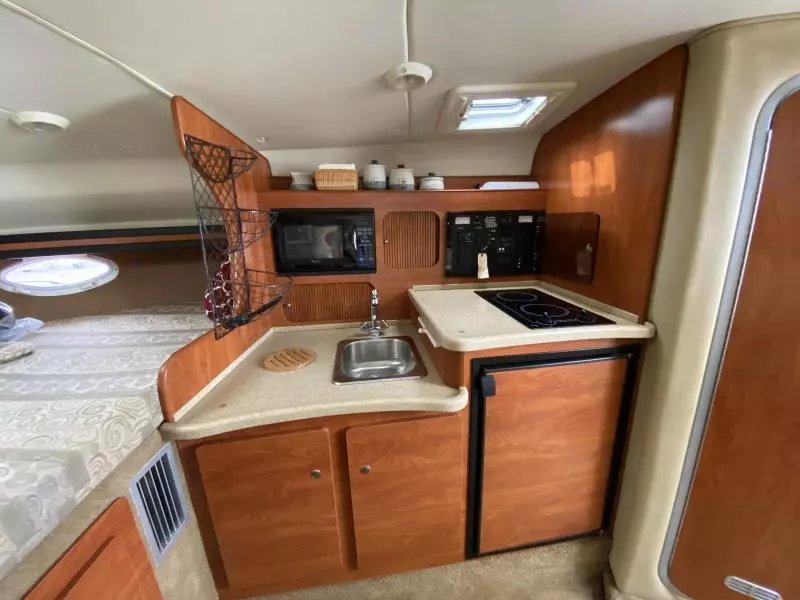 2006 Rinker 320 Express Cruiser
