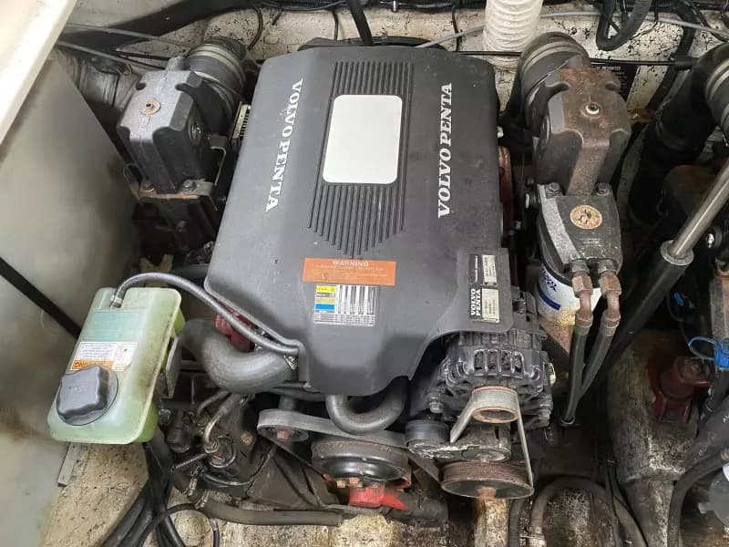 2006 Rinker 320 Express Cruiser