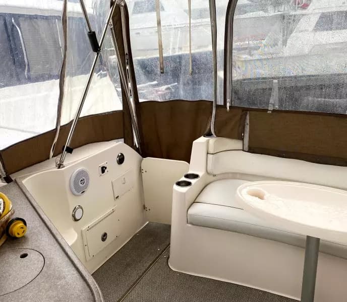 2006 Rinker 320 Express Cruiser