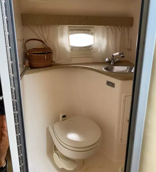 2006 Rinker 320 Express Cruiser