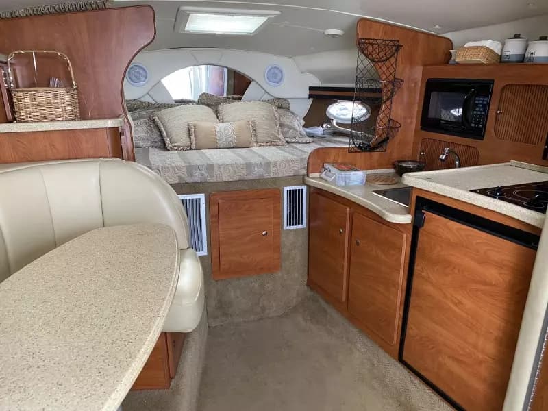 2006 Rinker 320 Express Cruiser