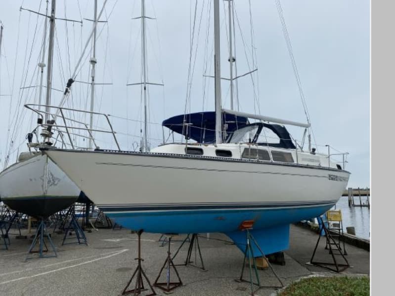 1987 S2 Center Cockpit Sloop