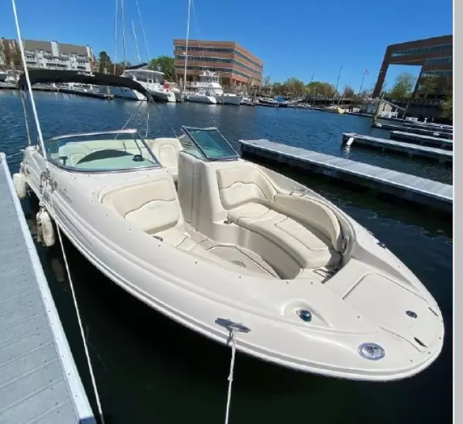 2008 Sea Ray 220 Sundeck