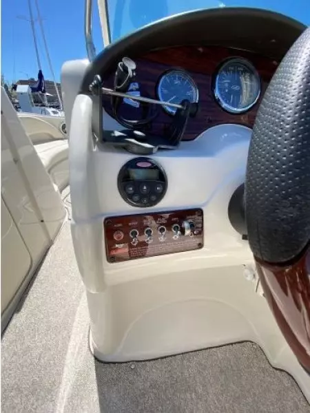 2008 Sea Ray 220 Sundeck