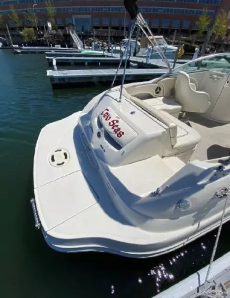 2008 Sea Ray 220 Sundeck