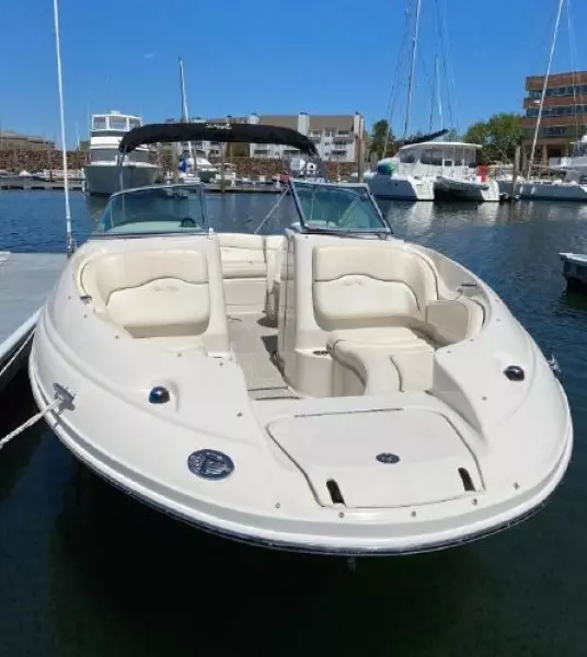 2008 Sea Ray 220 Sundeck