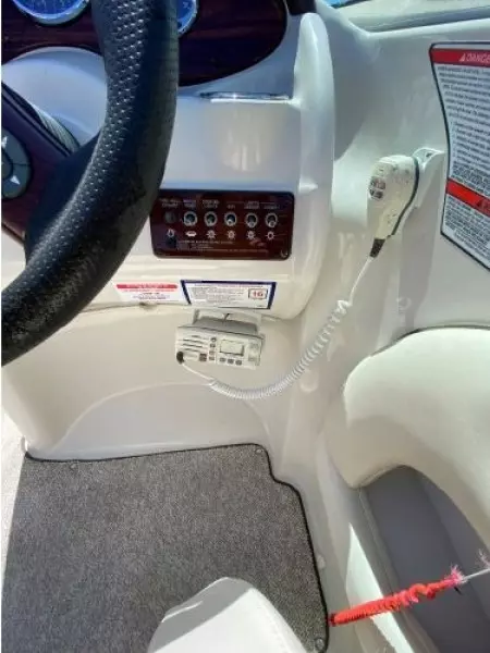 2008 Sea Ray 220 Sundeck