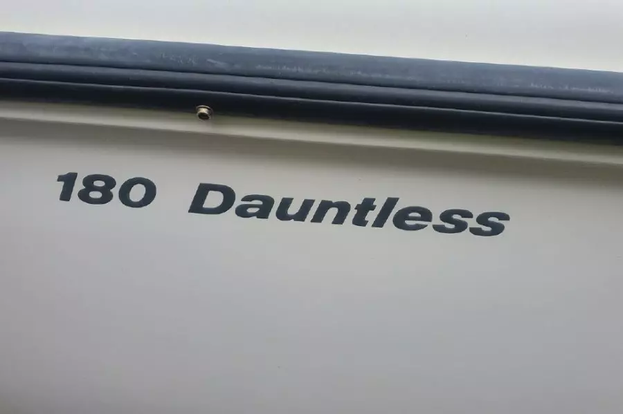 2011 Boston Whaler 180 Dauntless