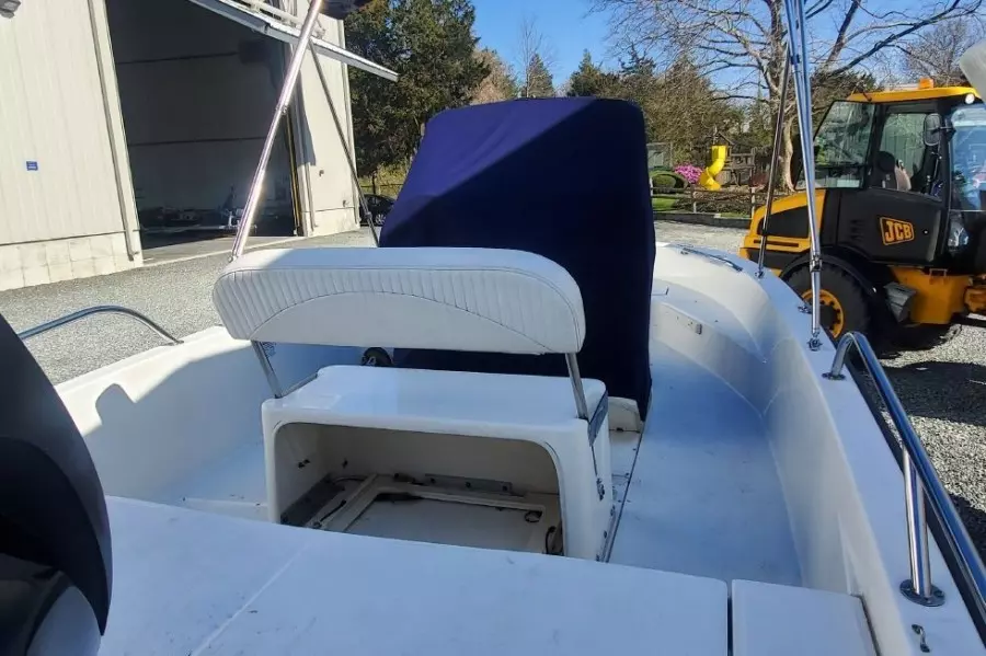 2011 Boston Whaler 180 Dauntless