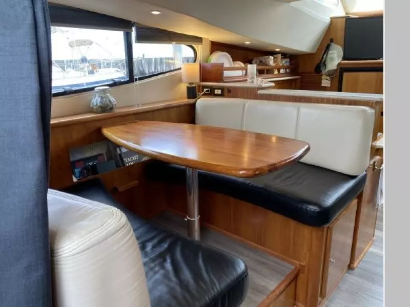 2001 Silverton 330 Sport Bridge