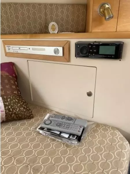 2001 Larson 330 Cabrio