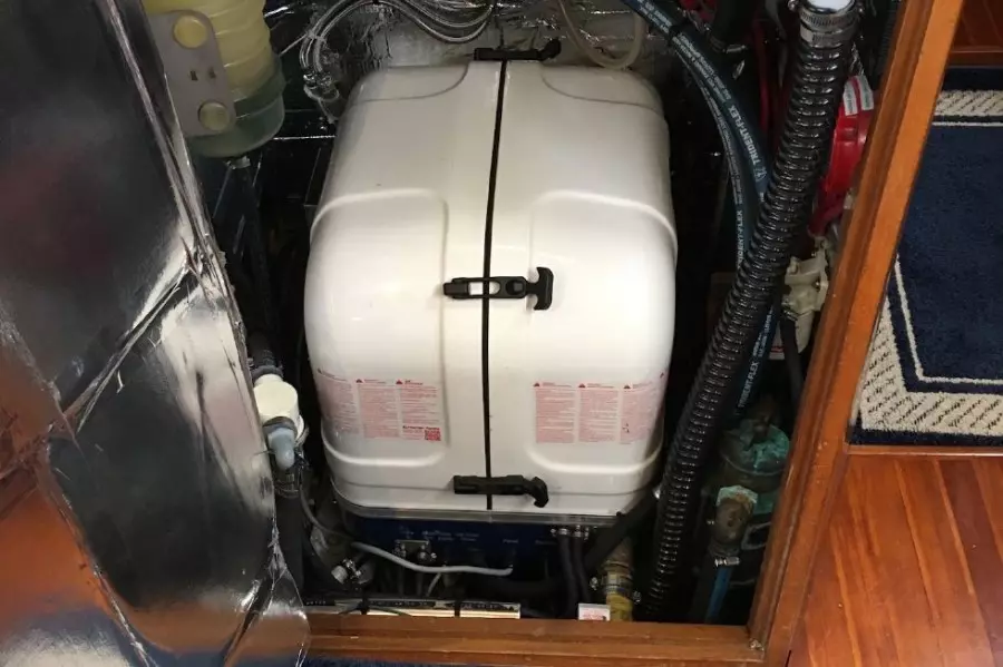 1989 Hylas Center Cockpit