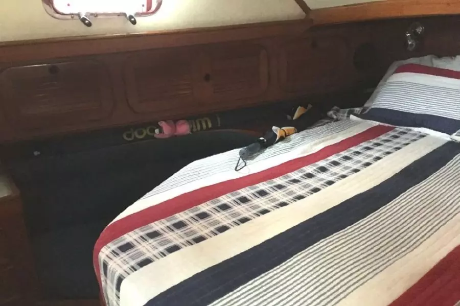 1989 Hylas Center Cockpit