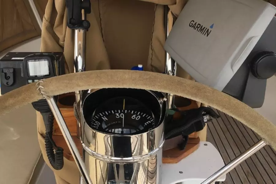 1989 Hylas Center Cockpit