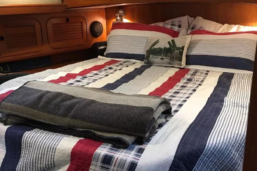 1989 Hylas Center Cockpit