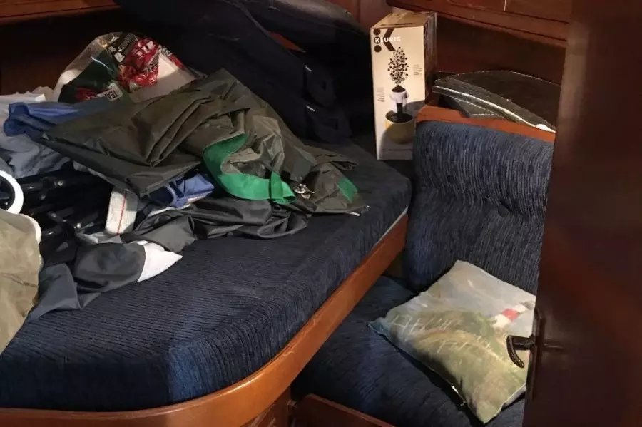 1989 Hylas Center Cockpit