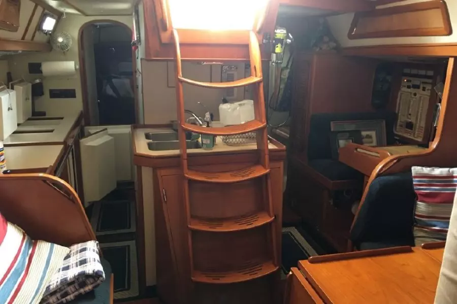 1989 Hylas Center Cockpit