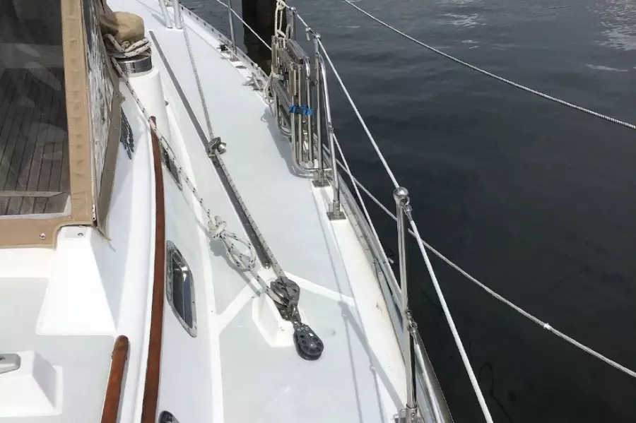 1989 Hylas Center Cockpit