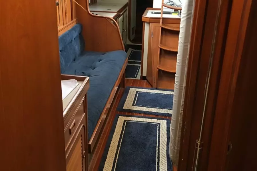 1989 Hylas Center Cockpit