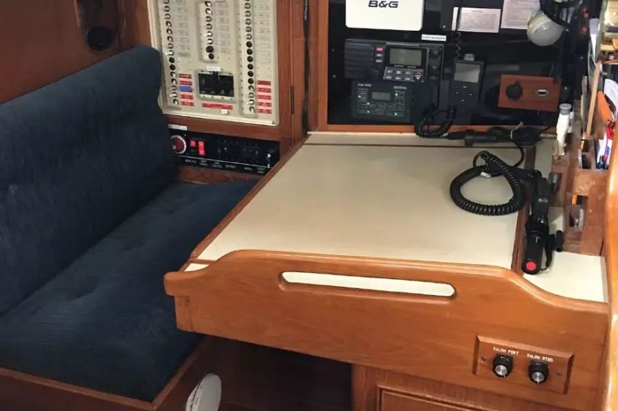1989 Hylas Center Cockpit