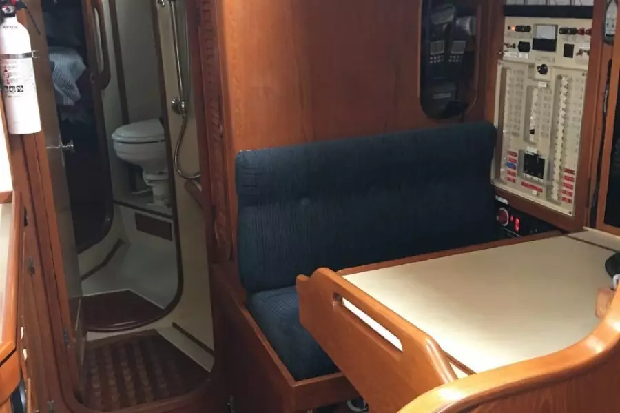 1989 Hylas Center Cockpit