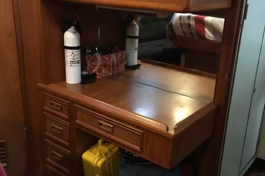 1989 Hylas Center Cockpit