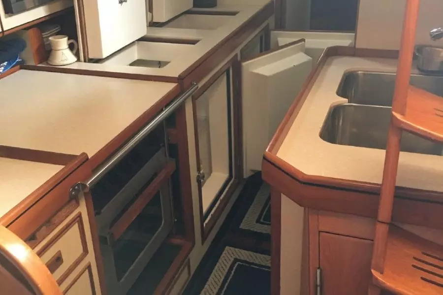 1989 Hylas Center Cockpit