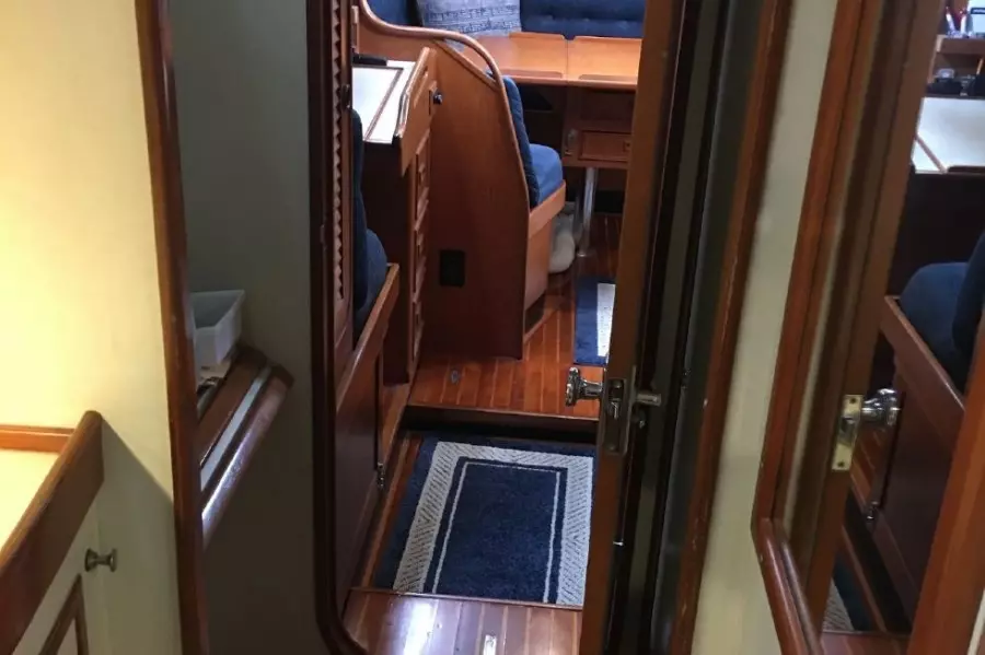 1989 Hylas Center Cockpit