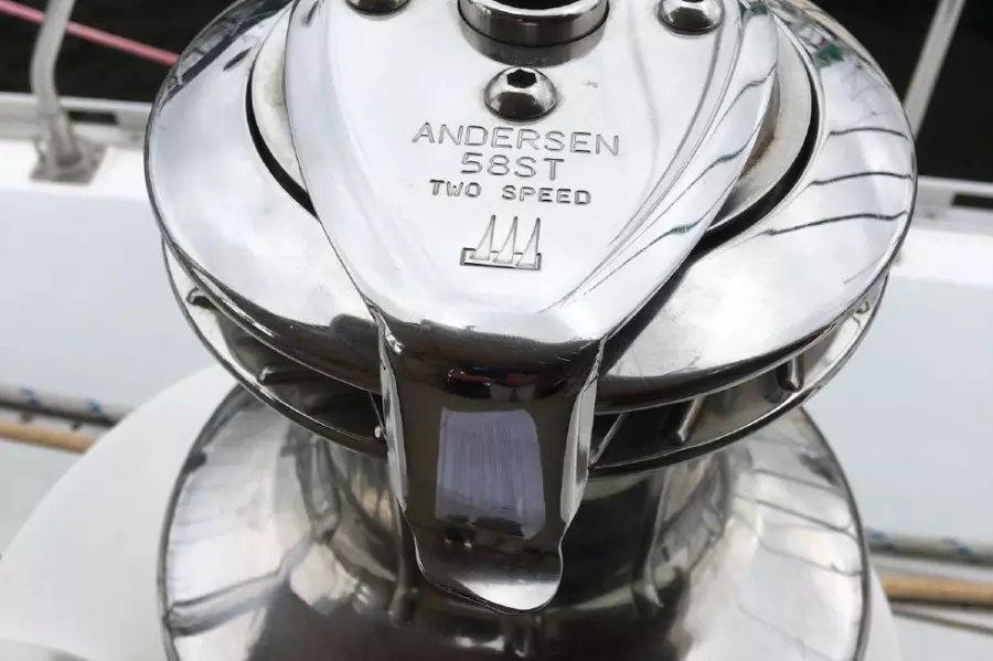 1989 Hylas Center Cockpit