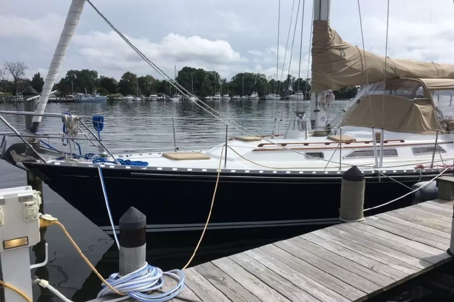 1989 Hylas Center Cockpit