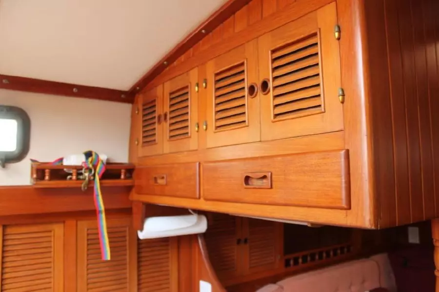 1985 Young Sun 35 Cutter