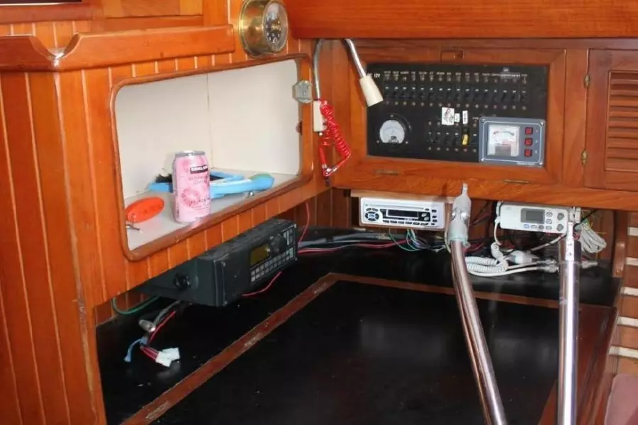 1985 Young Sun 35 Cutter