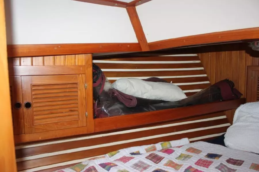 1985 Young Sun 35 Cutter