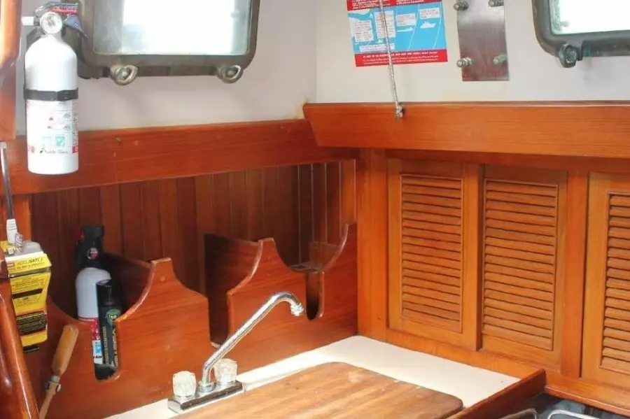 1985 Young Sun 35 Cutter