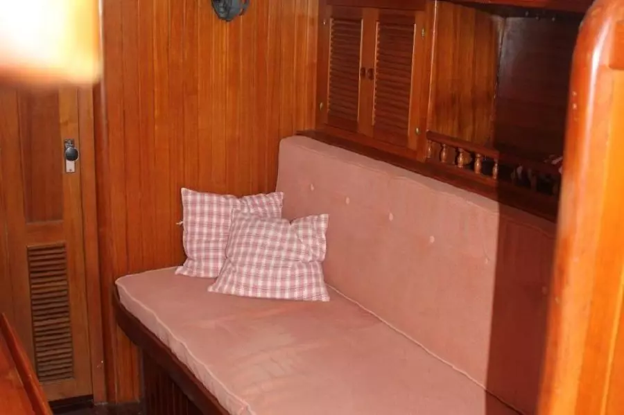 1985 Young Sun 35 Cutter