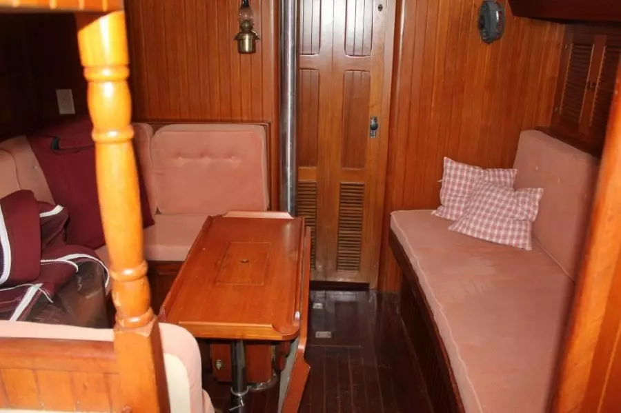 1985 Young Sun 35 Cutter