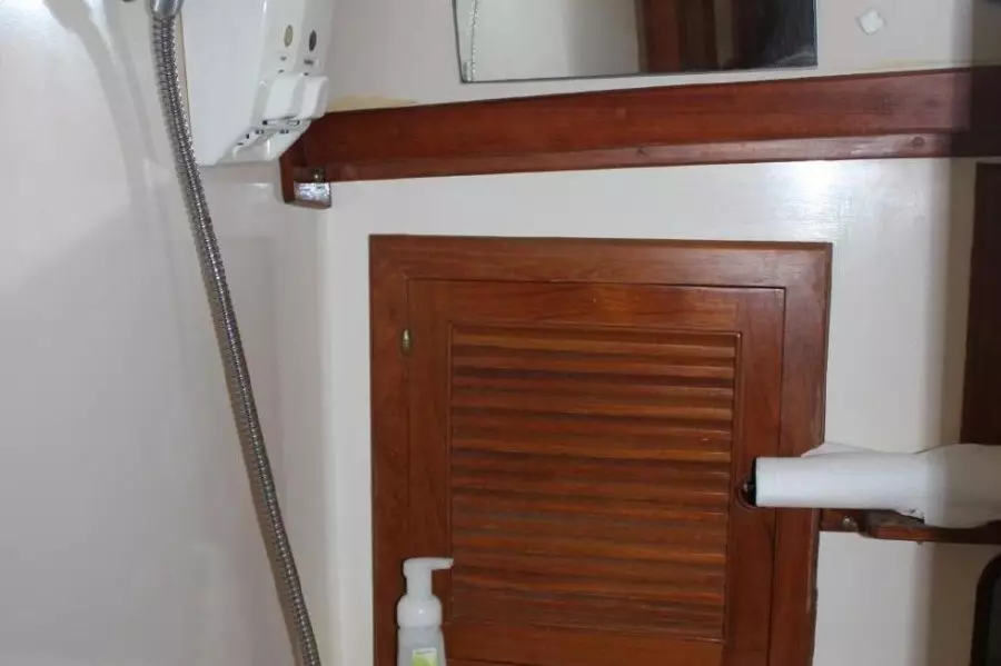 1985 Young Sun 35 Cutter