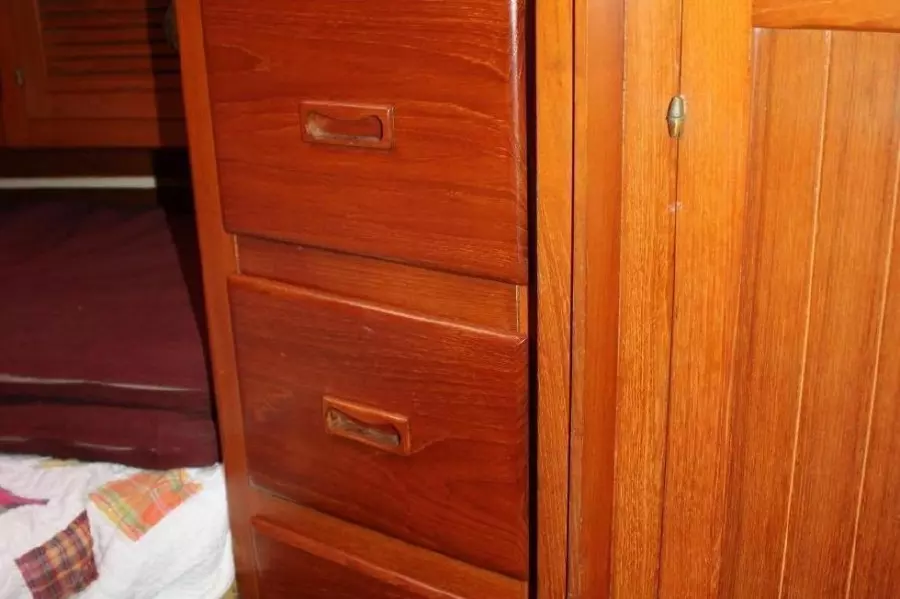 1985 Young Sun 35 Cutter