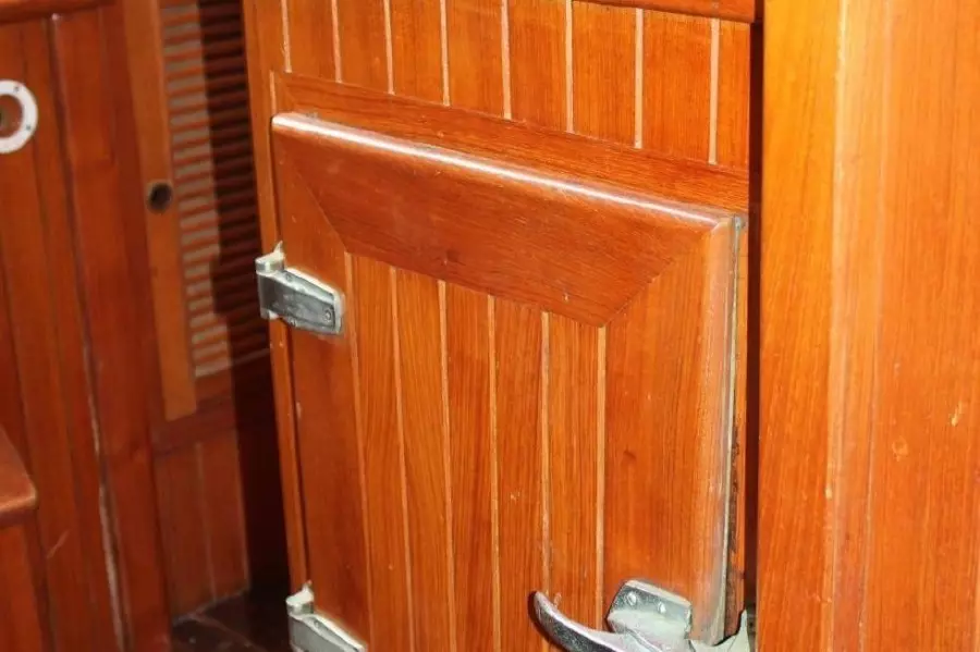 1985 Young Sun 35 Cutter