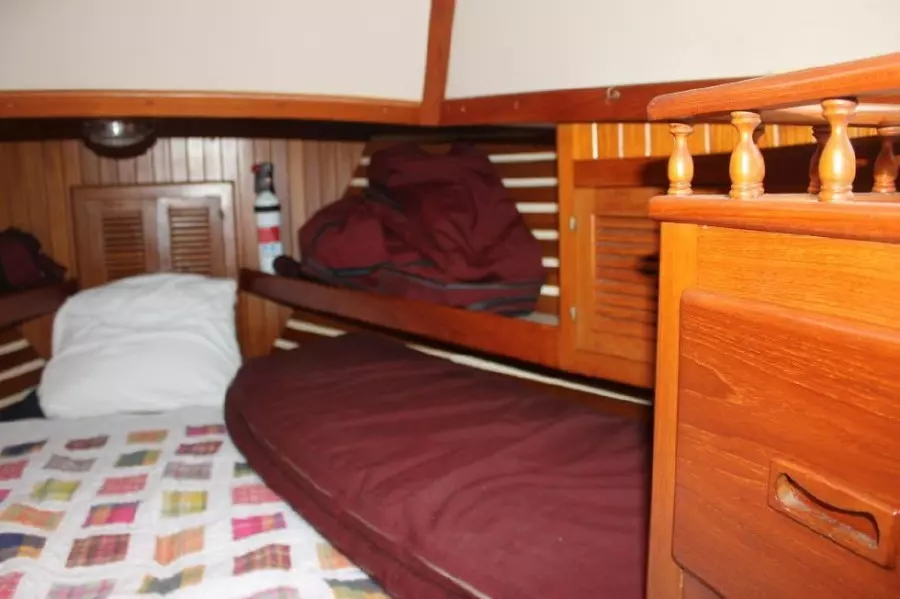 1985 Young Sun 35 Cutter