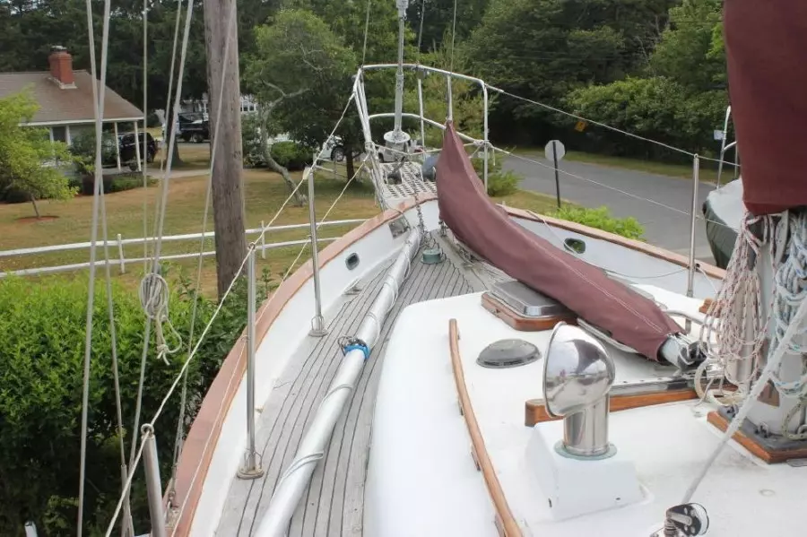 1985 Young Sun 35 Cutter