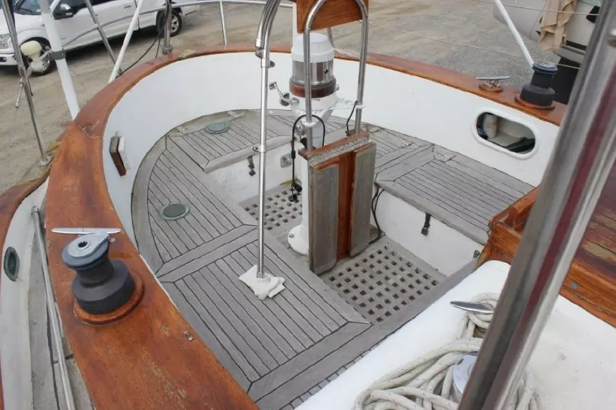 1985 Young Sun 35 Cutter