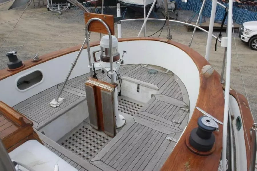 1985 Young Sun 35 Cutter