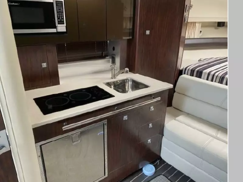 2015 Monterey 335 Sport Yacht