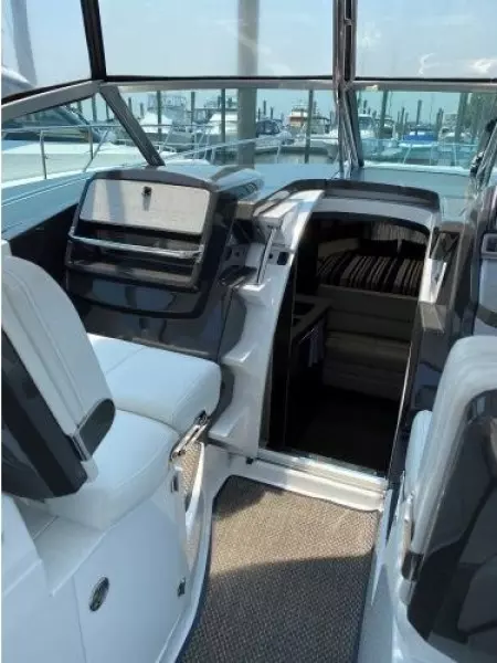 2015 Monterey 335 Sport Yacht