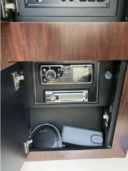 2015 Monterey 335 Sport Yacht