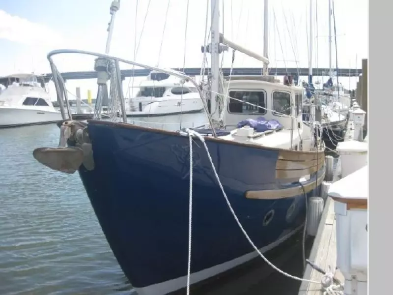1976 Fisher Pilothouse 30