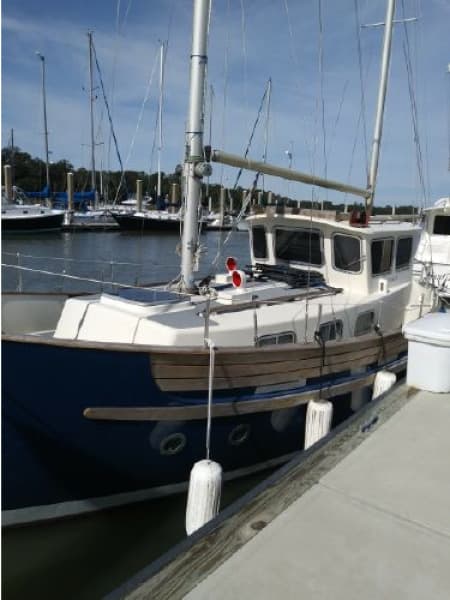 1976 Fisher Pilothouse 30