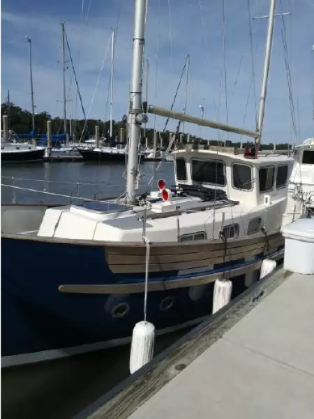 1976 Fisher Pilothouse 30