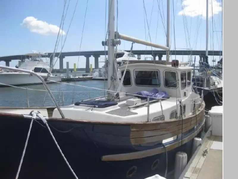 1976 Fisher Pilothouse 30